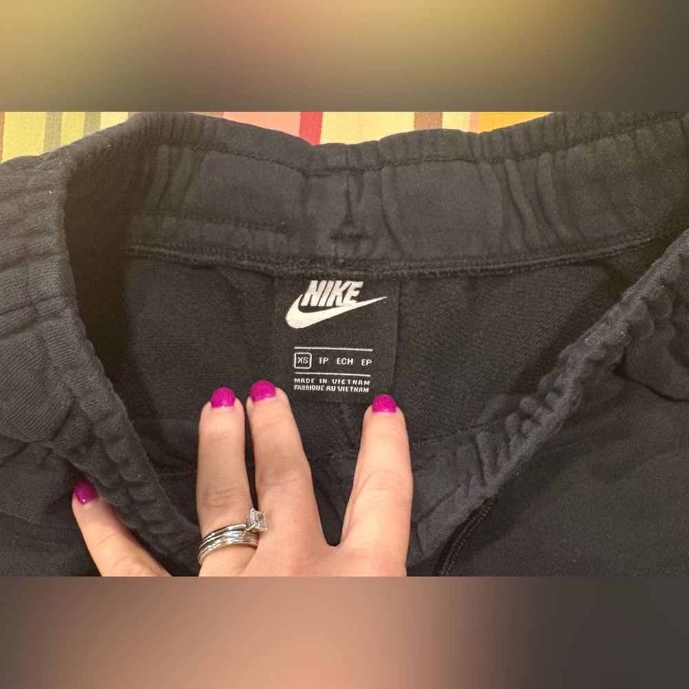 Nike Black Joggers /Sweatpants - Picture 3 of 4